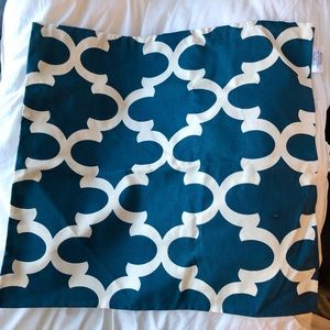 Pillow cover 18x18”